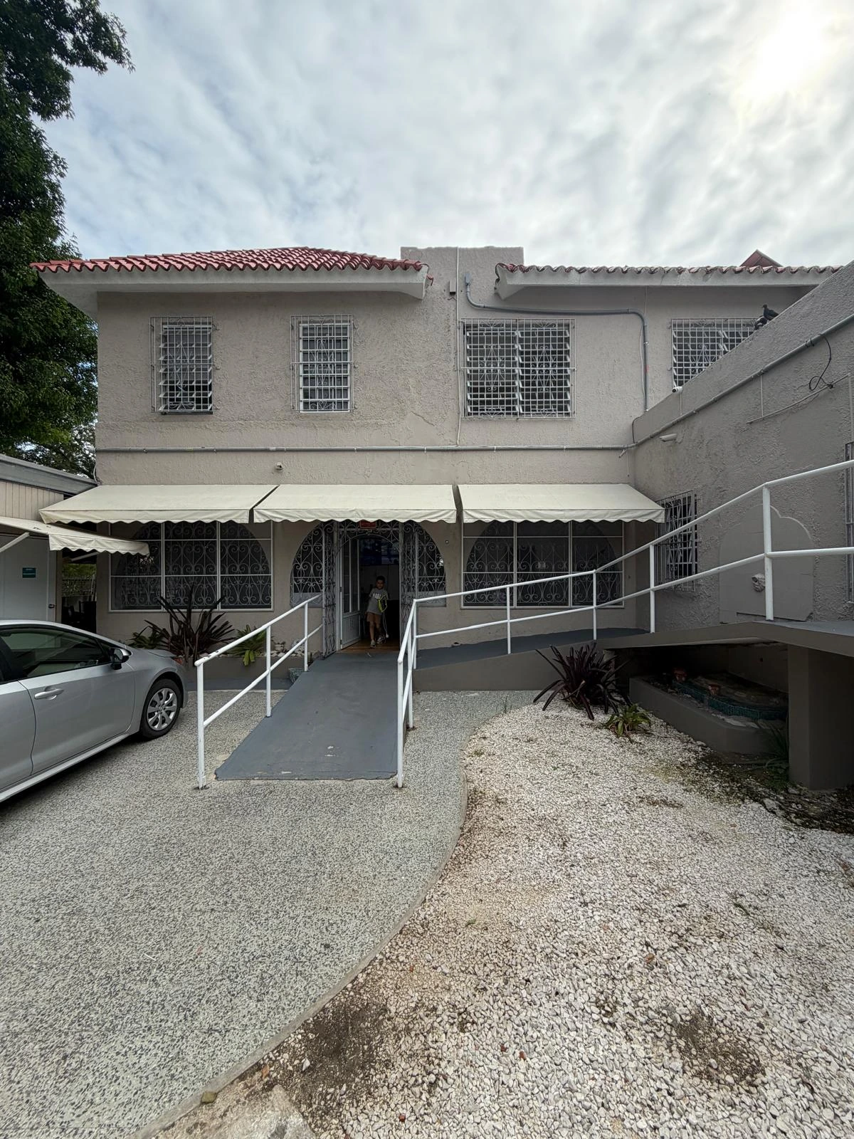 Fachada y exteriores de Hogar Años Dorados en Ponce